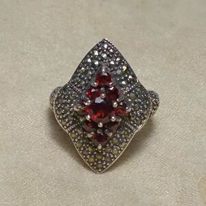 925 Silver Garnet & Marcasite Ring Sz 8